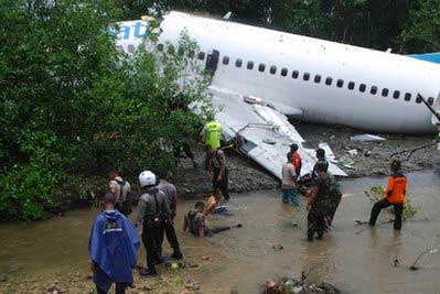 Accident of a Boeing 737 operated by Merpati Nusantara Airlines ...