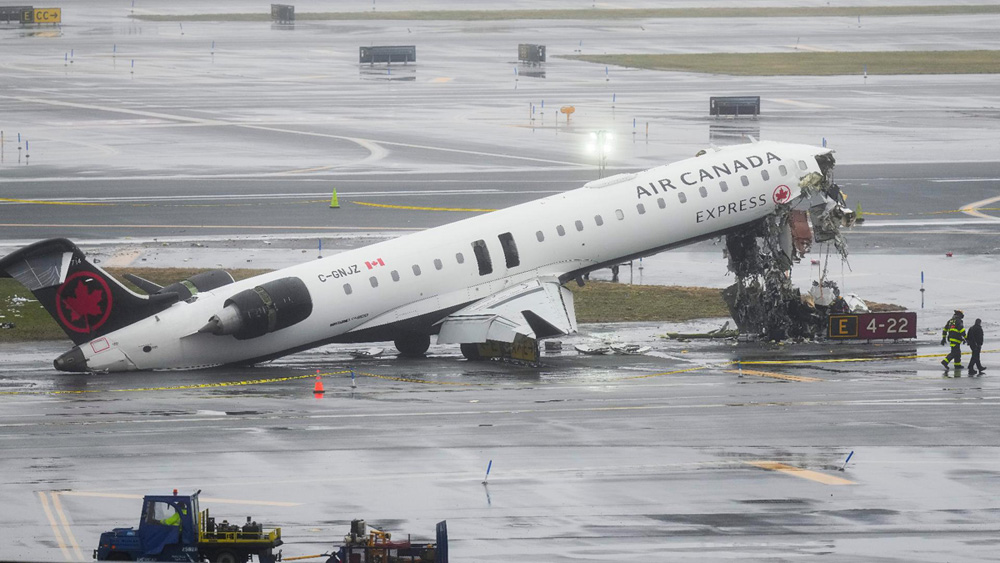 Accident d'un avion d'Air Canada Express (Jazz) : un Canadair CRJ-900LR avec 76 personnes à bord s'écrase à l'atterrissage à New York (Etats-Unis) - 22 Mars 2026 Accident d'un avion d'Air Canada Express (Jazz) : un Canadair CRJ-900LR avec 76 personnes à bord s'écrase à l'atterrissage à New York (Etats-Unis) - 22 Mars 2026