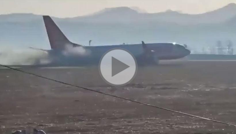 Le Boeing 737 de Jeju air se pose sur le ventre, sort de piste et se désintègre dans un mur en béton à l'aéroport de Muan